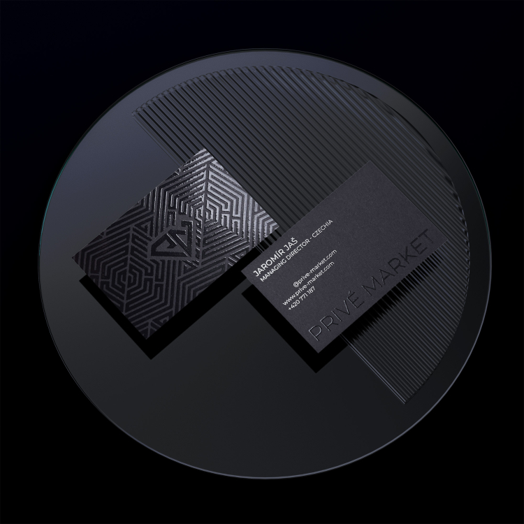 BLACK PAPER 600G <BR/> PARTIAL VARNISH // WHITE PRINT